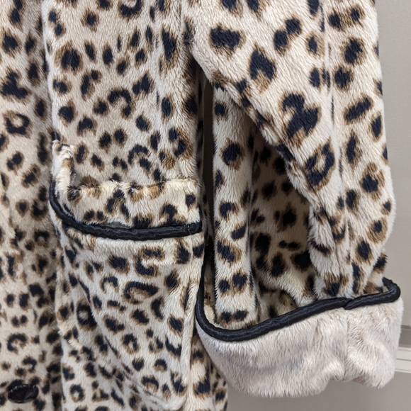 Leopard Print Fleece Robe - Picture 7 of 16